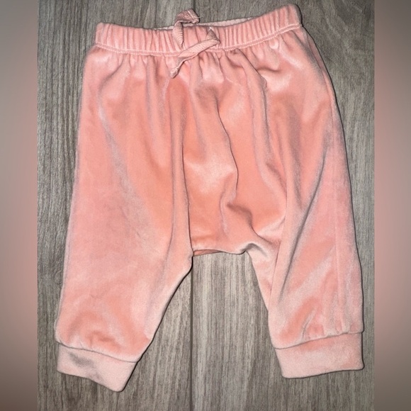 OLD NAVY Pink Velour Baby Outfit - Picture 2 of 3